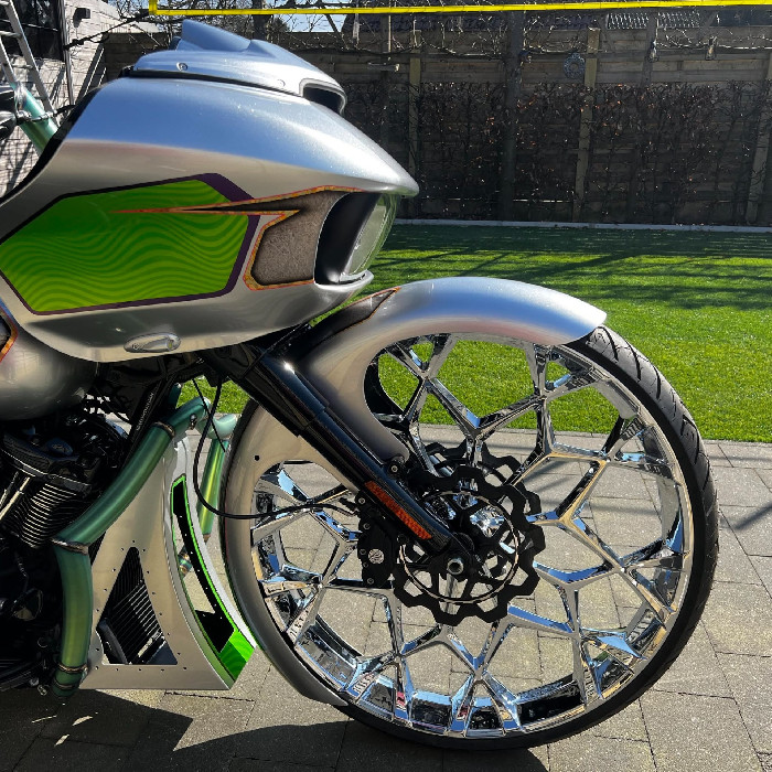 Front wheel and Lyndall brake disc details